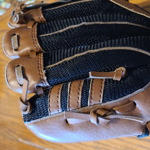 Adidas Baseball Glove - Picture 5 of 8